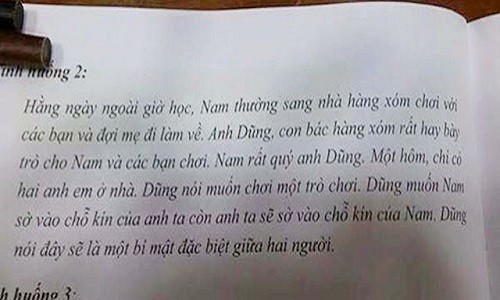 Nên hay không có tình huống “sờ vùng kín” trong sách kỹ năng?