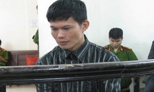 Đang quan hệ, đâm người tình 82 nhát vì tưởng trăn tinh