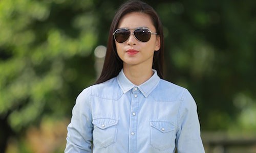 Ngô Thanh Vân mặc jeans kín bưng... vẫn hút mọi ánh nhìn