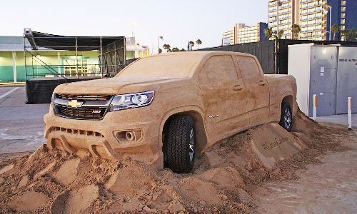 Ngắm Chevrolet Colorado 2015 bằng cát độc nhất thế giới