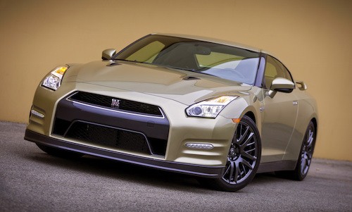 Soi “hàng hiếm” Nissan GT-R 45th Anniversary “bản gold“