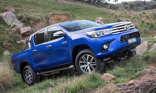 Toyota chính thức “trình làng” Hilux mới