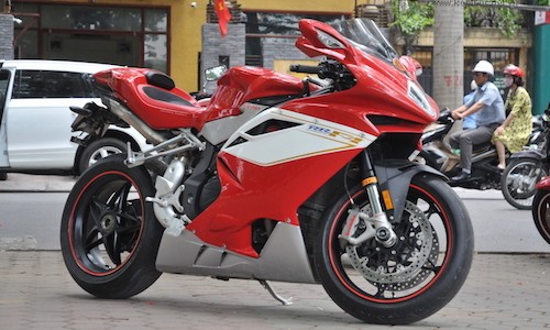 Cận cảnh “siêu môtô” MV Agusta F4 của biker Hà Thành