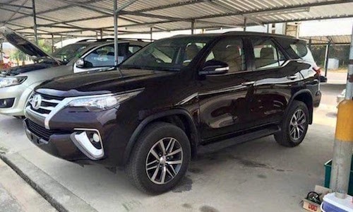 Toyota Fortuner mới lộ diện hoàn toàn trước ngày ra mắt