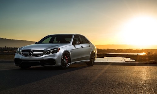 Siêu sedan Mercedes E63 AMG độ mâm đầy quyến rũ