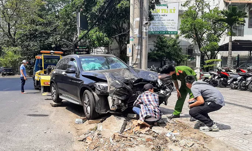 Lái xe Mercedes gây tai nạn kinh hoàng gần sân bay dương tính với ma tuý