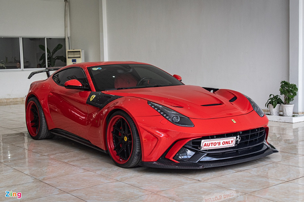 Siêu xe Ferrari F12 Berlinetta độ 1 tỷ đồng độc nhất Việt Nam