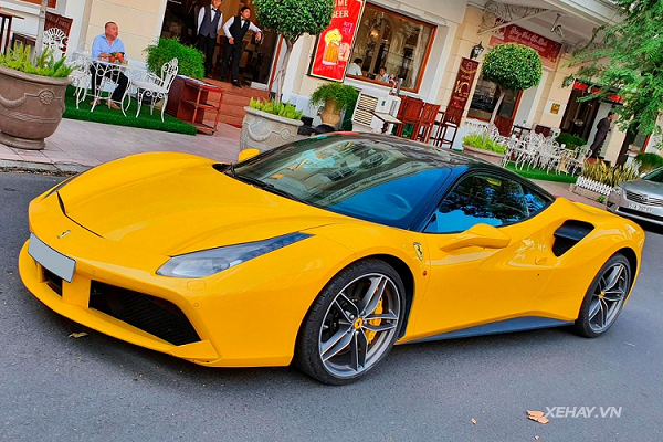 Siêu xe Ferrari 488 GTB của dân chơi "khét tiếng" Sài Thành