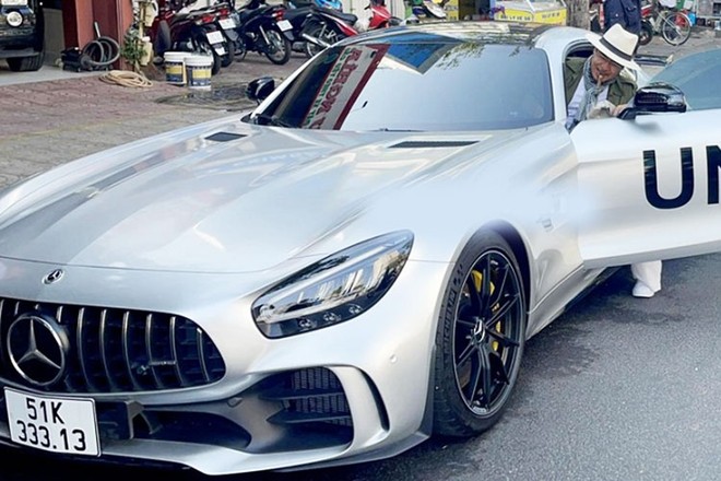 Qua Vũ "cưỡi" Mercedes-AMG GT R hơn 11 tỷ, biển đẹp nhất Việt Nam