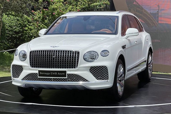 Bentley Bentayga EWB Azure 2023 từ 18 tỷ đồng tại Việt Nam có gì?