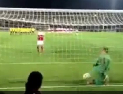 Cười đau ruột với thủ môn bắt penalty