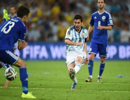 Argentina 2 –1 Bosnia: Messi chơi tuyệt nhưng... thắng chưa thuyết phục