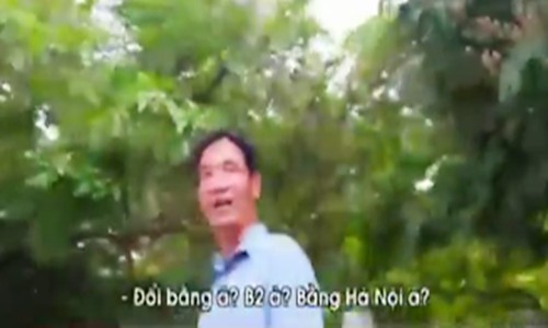 Cò giấy phép lái xe "hành nghề' trước Sở GTVT HN