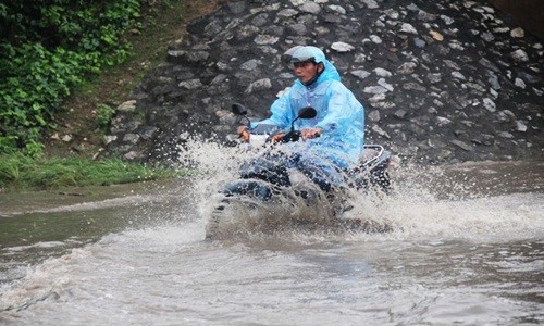 Nhiều người mất tích, tàu chìm do áp thấp