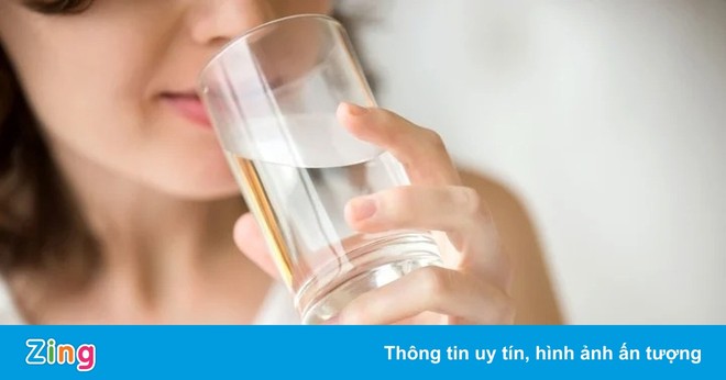 5 khung giờ uống nước này chị em nên nhớ để da đẹp 