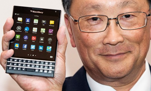 CEO Blackberry xấu hổ khi vợ thích dùng điện thoại Samsung