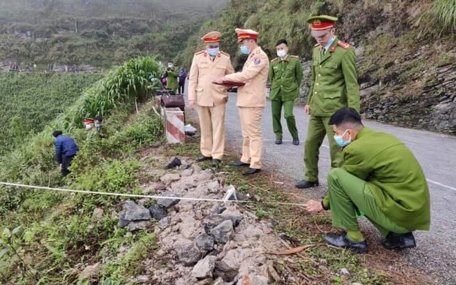 Ô tô lao xuống vực sâu ở Mèo Vạc, 3 người tử vong tại chỗ