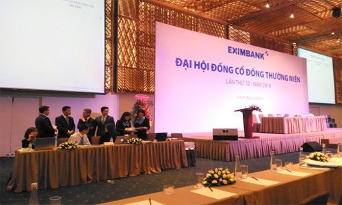 Lùm xùm tại Đại hội đồng cổ đông Eximbank năm 2016