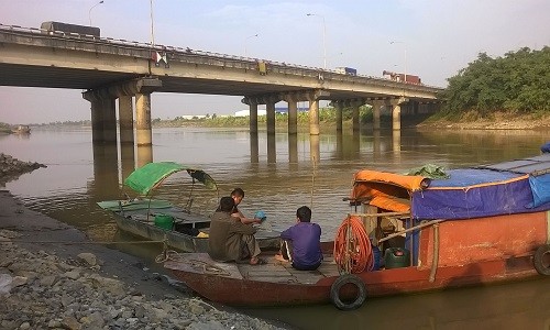 Tìm thấy xác thanh niên nhảy cầu vì tình ở Hải Dương