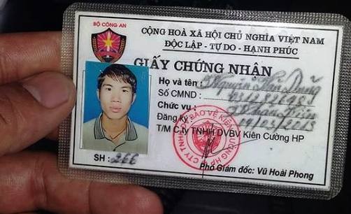 Công an dởm cả gan ép xe, “sờ gáy” công an thật