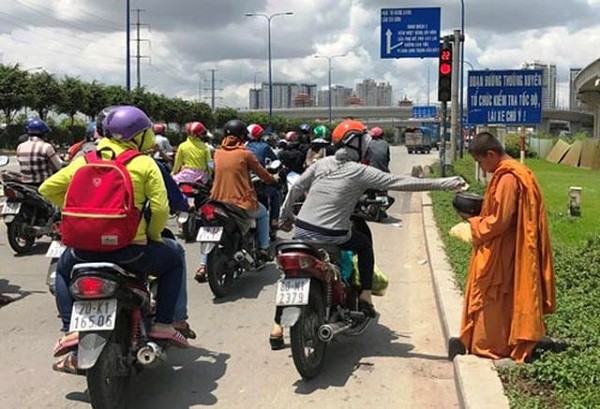 “Loạn” sư giả lừa đảo, móc túi... thu nhập khủng