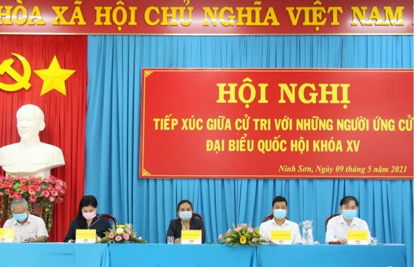 Chủ tịch VUSTA Phan Xuân Dũng và các ứng viên ĐBQH tiếp xúc cử tri xã Lâm Sơn, Quang Sơn