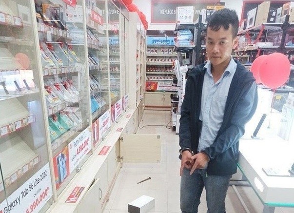 Hải Dương: Đạo chích đột nhập FPT Shop, trộm 41 điện thoại gần 1 tỷ 