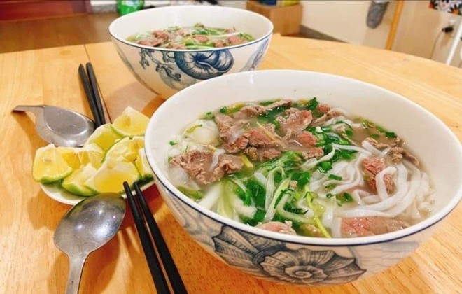 Vắt chanh vào bún, phở khi nóng có thể gây mất vitamin C?