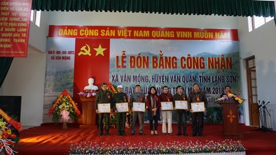 Ngỡ ngàng đất nghèo Vân Mộng: Đường êm, xe bon, dân khấm khá 