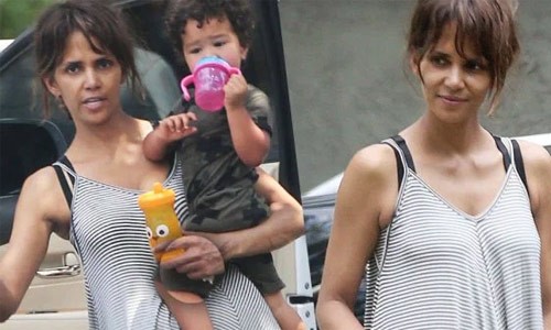 Halle Berry phờ phạc vì thiếu son phấn