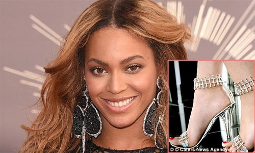 Ngắm đôi sandal kim cương gần 7 tỷ của Beyonce