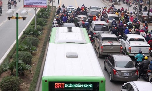 Gắn camera phạt nguội xe đi vào làn đường buýt BRT