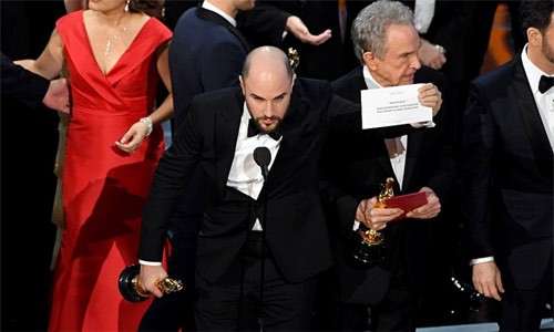 Sự thật sau vụ xướng nhầm tên phim giành giải ở Oscar 2017