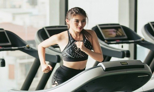 Chưa hết Tết, các mỹ nhân Việt đã đua nhau tập gym giữ dáng