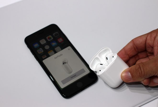 Người dùng iPhone lại phải “dài cổ” chờ ngày ra mắt AirPods 2