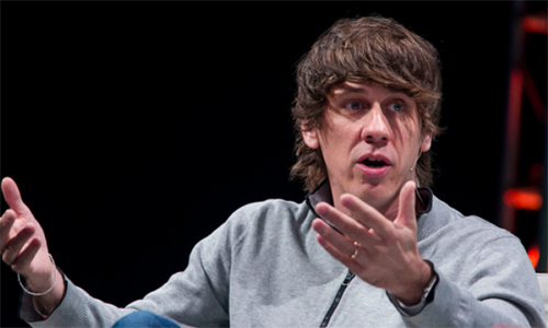 Doanh nhân Dennis Crowley: “Đừng chỉ chạy theo tiền bạc“