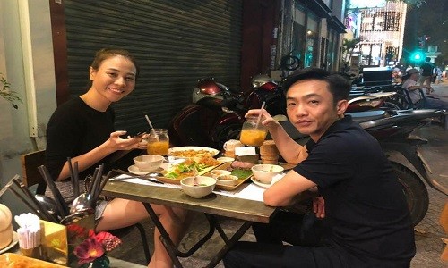 Cường Đô La đưa bạn gái Đàm Thu Trang đi ăn vỉa hè