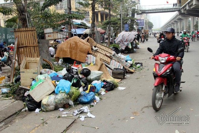 Sự cố 3 ngày không đổ rác: Hà Nội yêu cầu di dân khỏi vùng ảnh hưởng