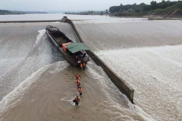 Vụ lật tàu trên sông: Phó giám đốc Sở bị kiểm điểm