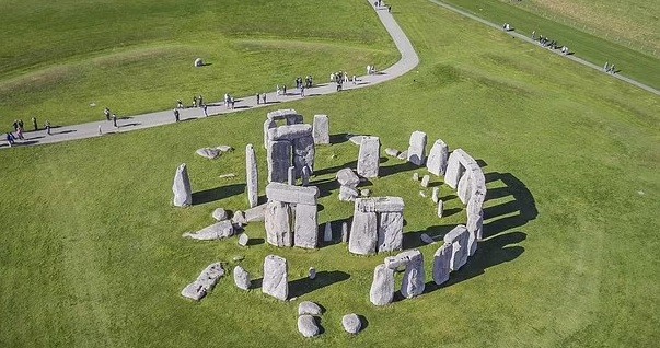 Cực choáng lời giải bí ẩn ngàn năm ở bãi đá cổ Stonehenge 