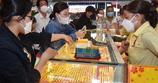 Giá vàng hôm nay 23/7: Tăng tiếp vì nhu cầu trú ẩn vốn vào kim loại tăng