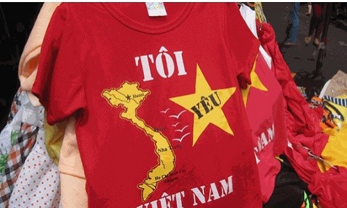 Nhiều áo thun in bản đồ Việt Nam thiếu quần đảo TS-HS