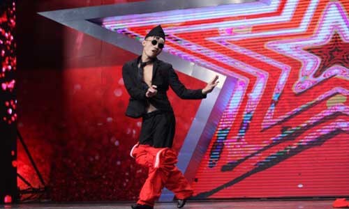 “Thánh quẩy” lột đồ khiến giám khảo Got Talent phát hoảng