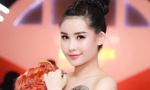 Lê Âu Ngân Anh "sốc" trước cách ăn mừng của cộng đồng mạng 