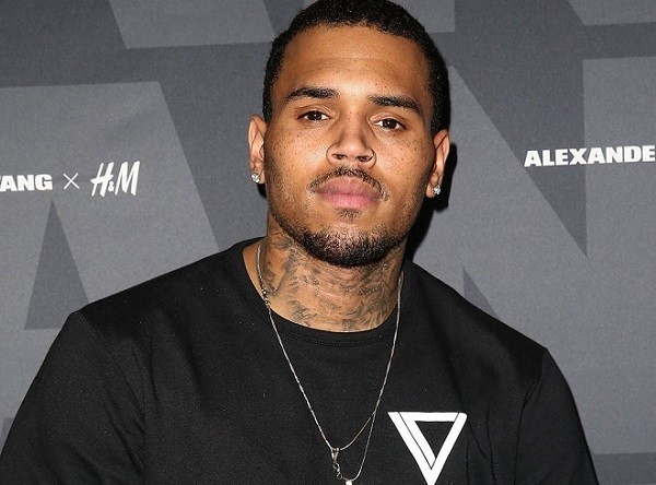 Chris Brown tổ chức hiếp dâm tập thể, phải bồi thường 400 tỷ?