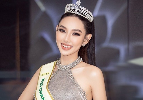 Thùy Tiên mang quốc phục ngợi ca y bác sĩ đến Miss Grand International