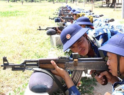 Báo thế giới quan tâm tới việc Việt Nam thay súng AK