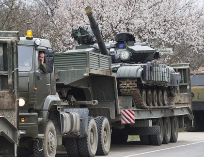 Nga dừng chuyển giao vũ khí ở Crimea cho Ukraine