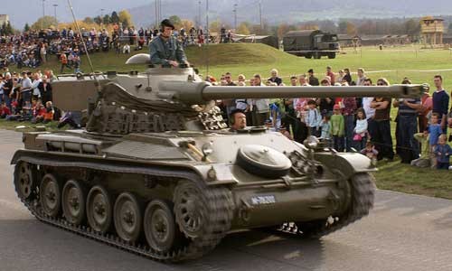 Vì sao Việt Nam sở hữu xe tăng AMX-13 của Pháp?