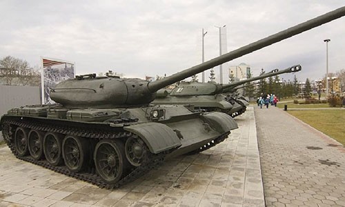 Báo Tây "vạch lá tìm sâu" xe tăng T-54 huyền thoại